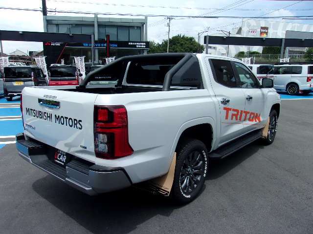 Mitsubishi Triton 8