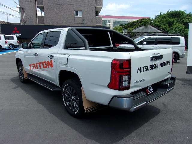 Mitsubishi Triton 9