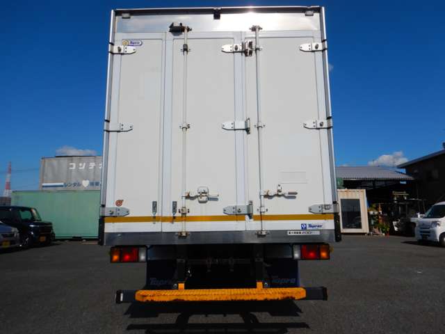 Isuzu Elf 6
