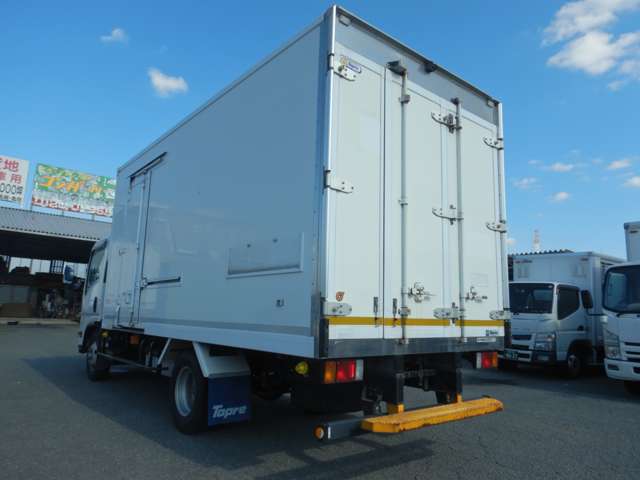 Isuzu Elf 7