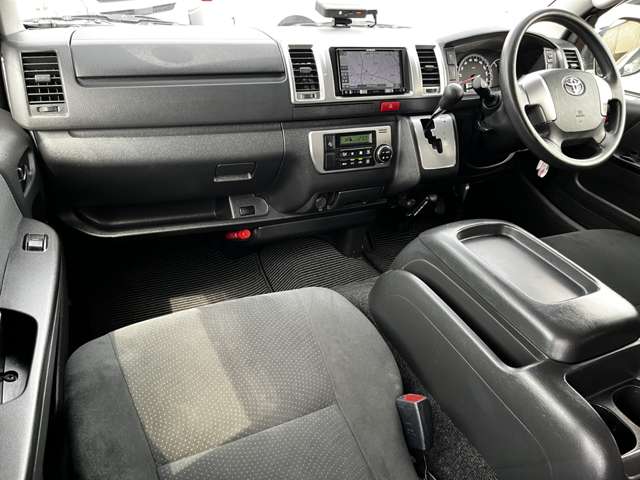 Toyota Regius Ace 8
