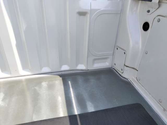Daihatsu Hijet Deck Van 9