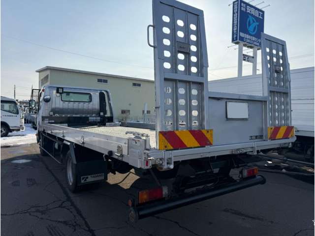 Hino Dutro 4
