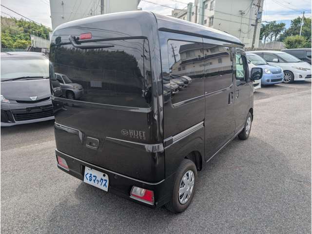 Daihatsu Hijet Cargo 7