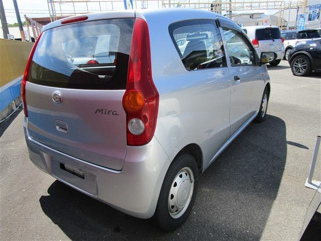 Daihatsu Mira 3