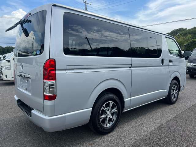 Toyota Hiace Van 11