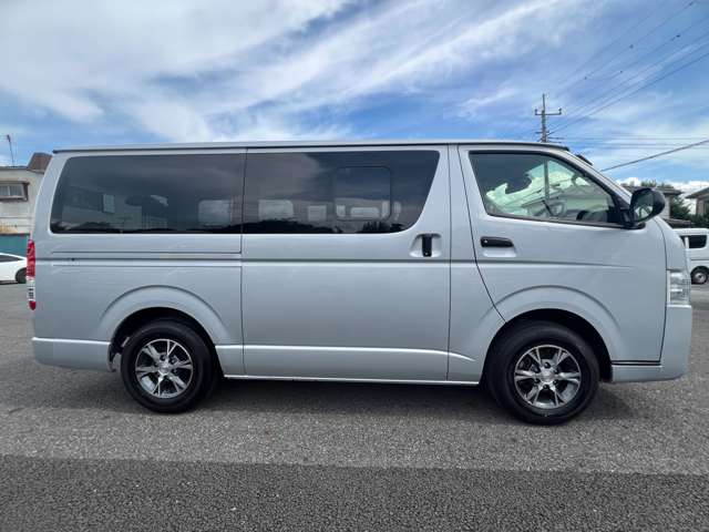 Toyota Hiace Van 12