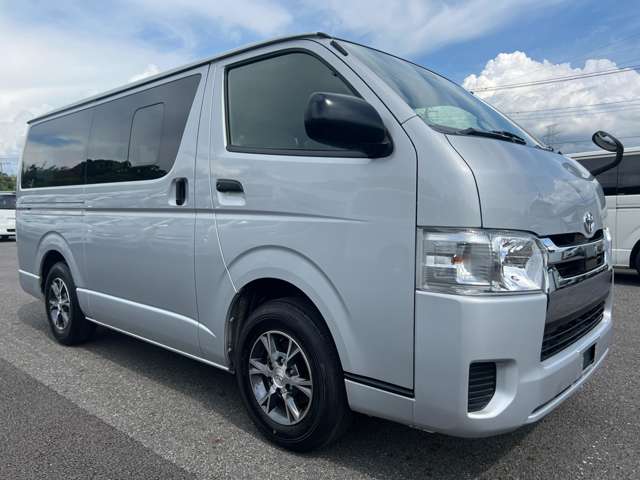 Toyota Hiace Van 5