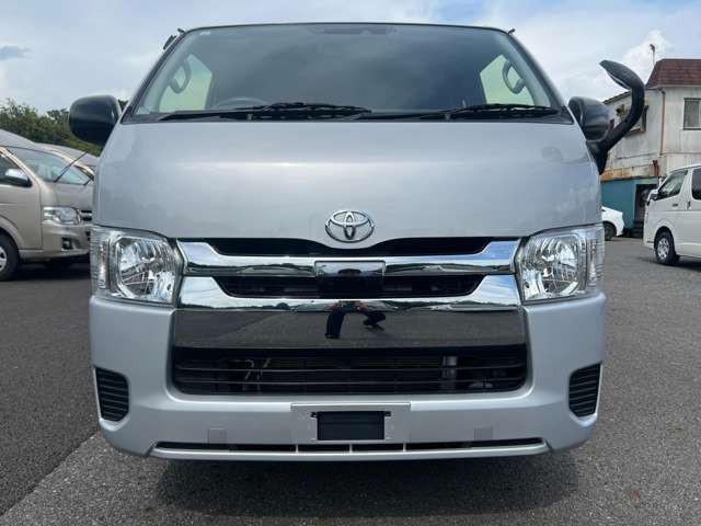 Toyota Hiace Van 6