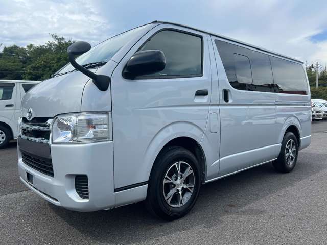 Toyota Hiace Van 7