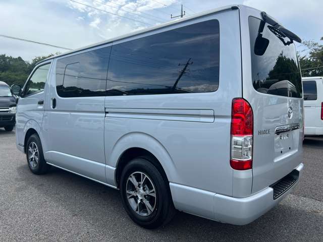 Toyota Hiace Van 9