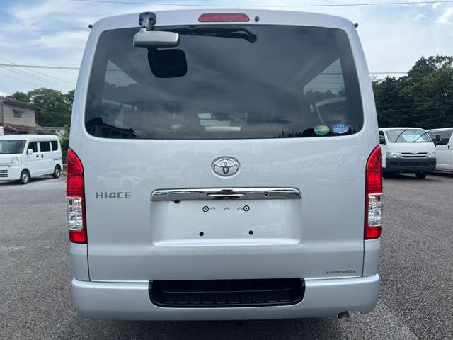 Toyota Hiace Van 10