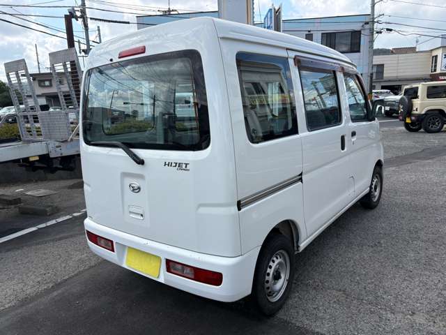 Daihatsu Hijet Cargo 4