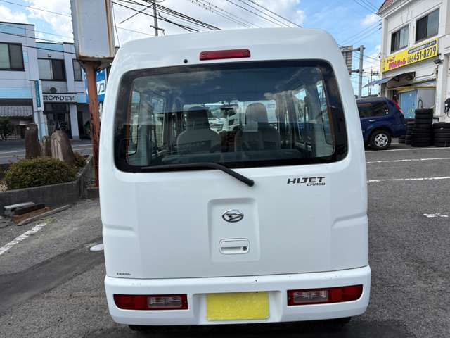 Daihatsu Hijet Cargo 6