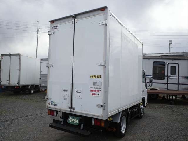 Isuzu Elf 6
