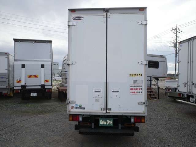 Isuzu Elf 7