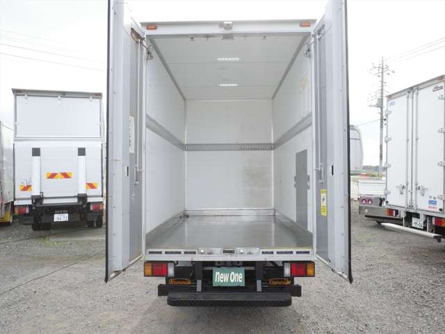 Isuzu Elf 8