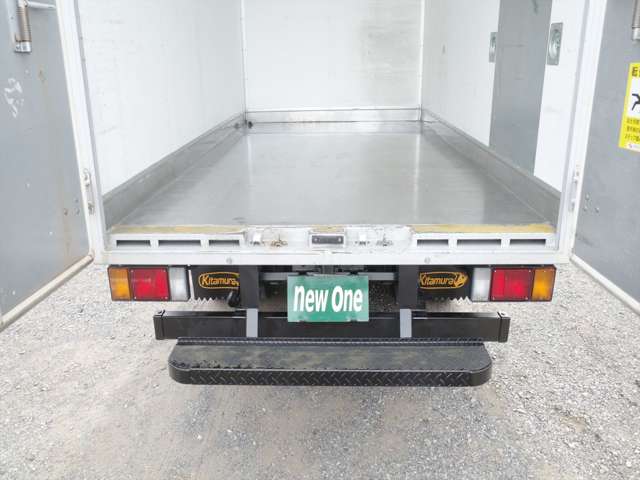 Isuzu Elf 10