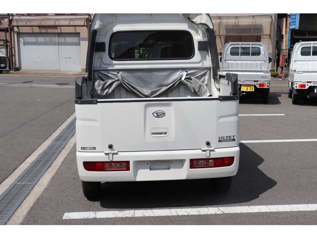 Daihatsu Hijet Cargo 6