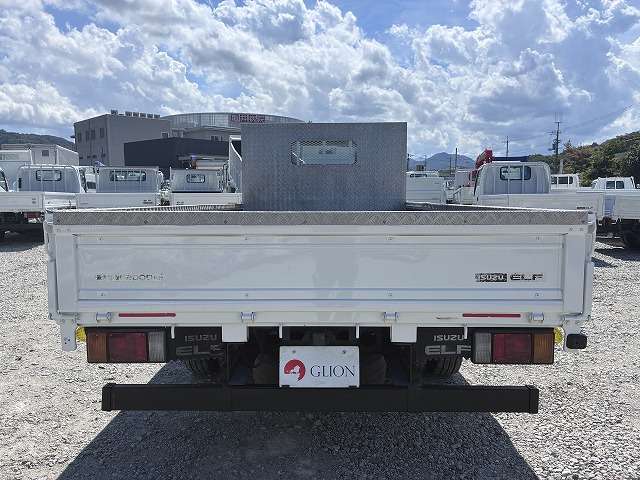 Isuzu Elf 7