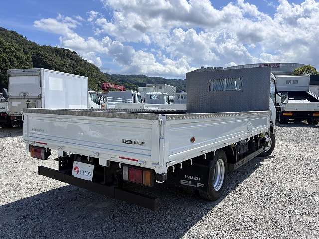 Isuzu Elf 8