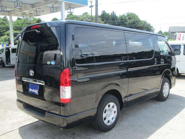 Toyota Hiace Van 11