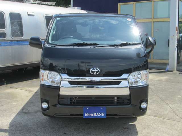 Toyota Hiace Van 5