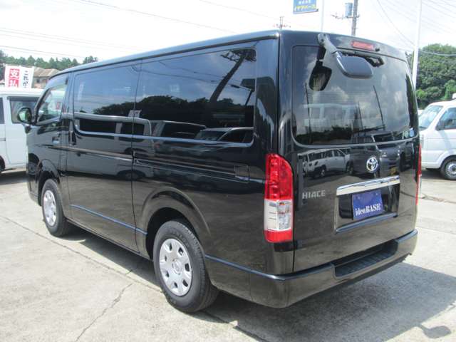 Toyota Hiace Van 10