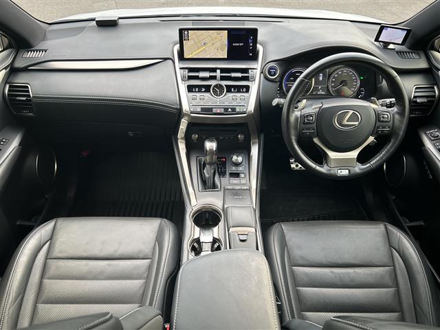 Lexus NX 4