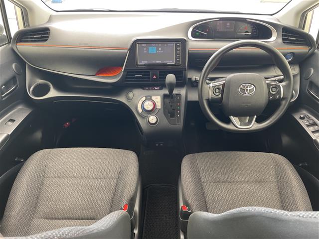 Toyota Sienta 3