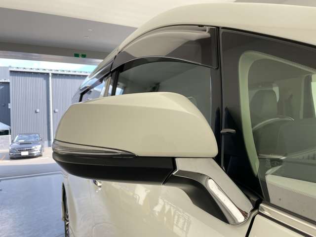 Toyota Alphard 4