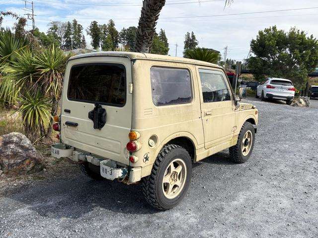 Suzuki Jimny 10