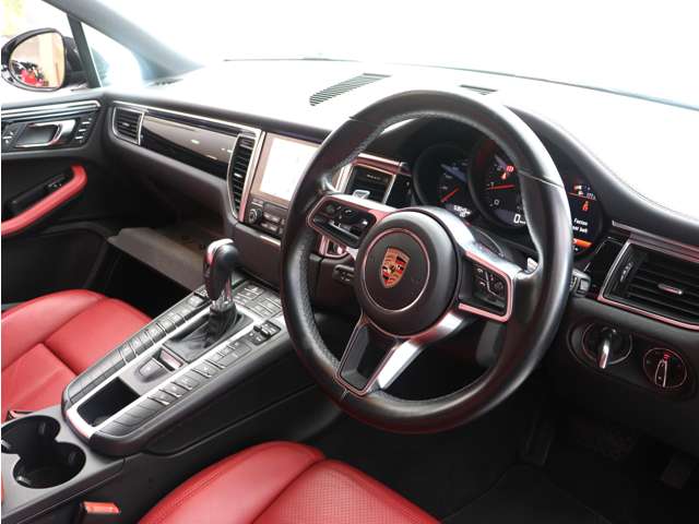 Porsche Macan 12