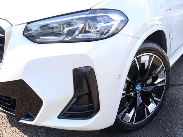 BMW iX3 12