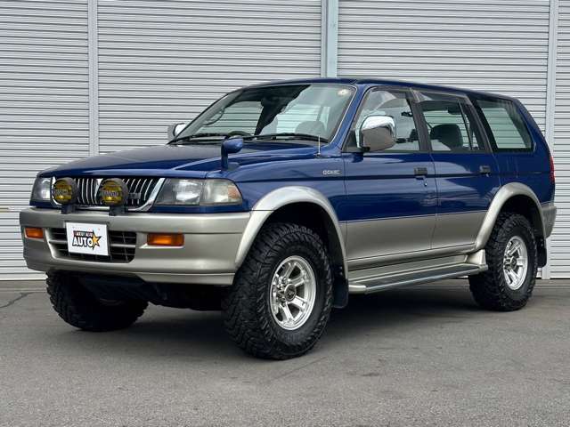 Mitsubishi Challenger 8