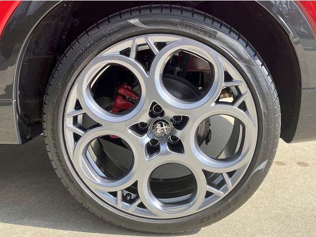 Alfa Romeo トナーレ 6