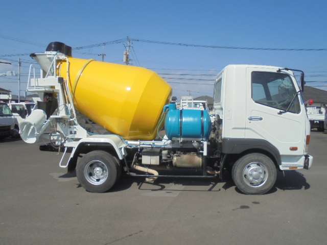 Mitsubishi Fuso Fighter 11