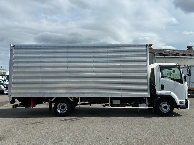 Isuzu Forward 11