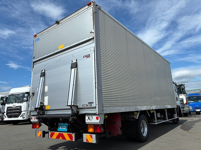 Isuzu Forward 9