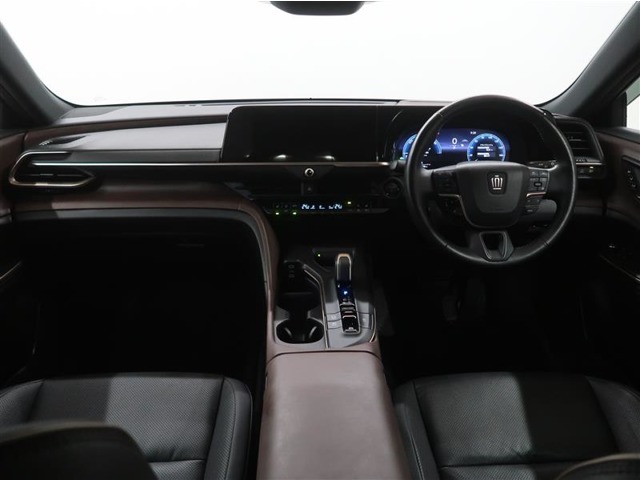 Toyota Crown Crossover 4