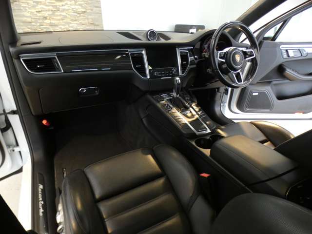 Porsche Macan 8