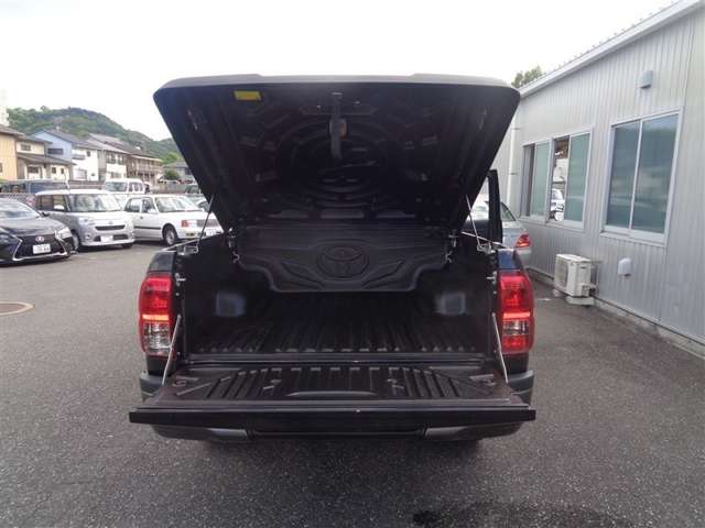 Toyota Hilux 8