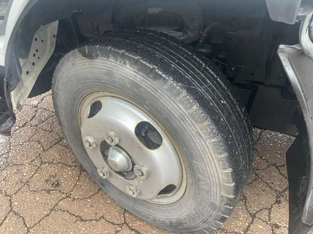 Isuzu Elf 7