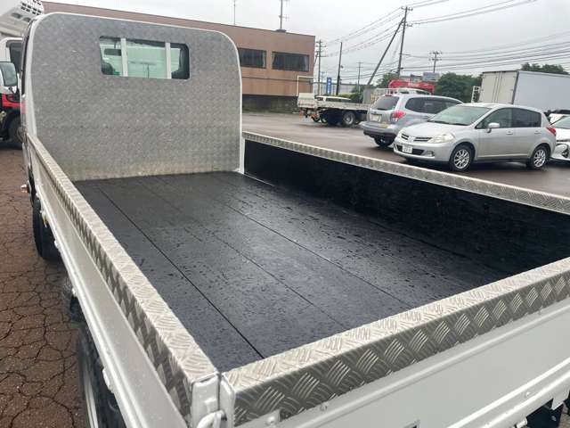 Isuzu Elf 8