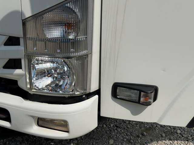 Isuzu Elf 12