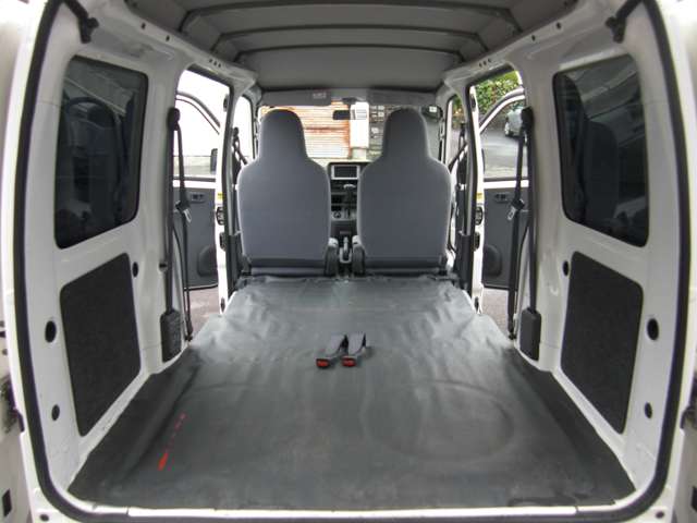 Daihatsu Hijet Cargo 11