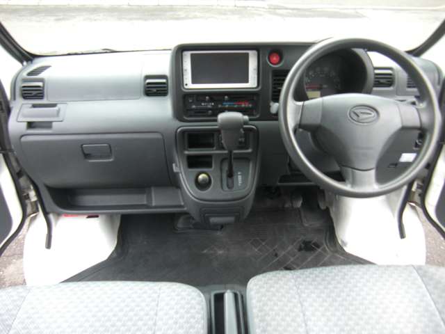 Daihatsu Hijet Cargo 4