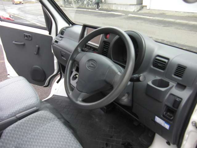 Daihatsu Hijet Cargo 5