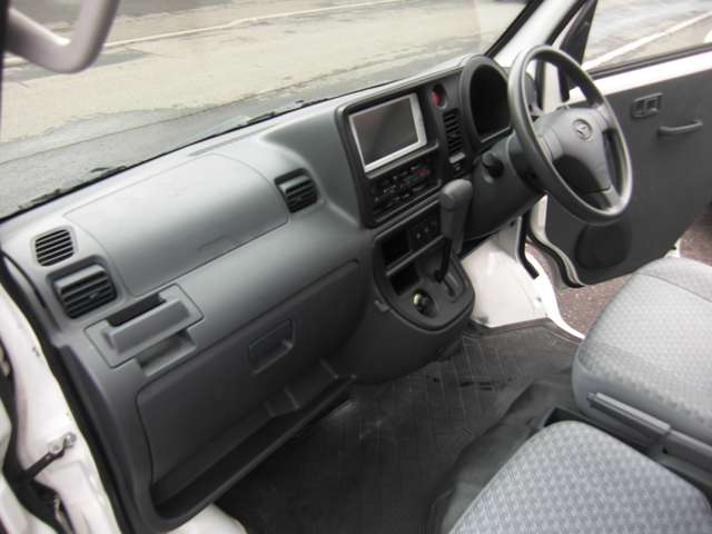 Daihatsu Hijet Cargo 6