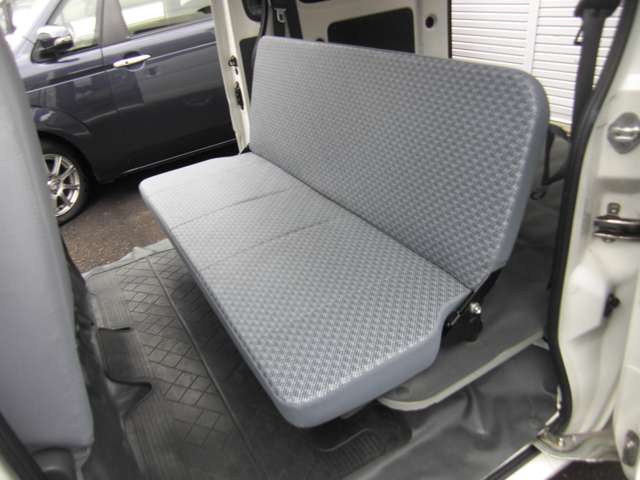 Daihatsu Hijet Cargo 10